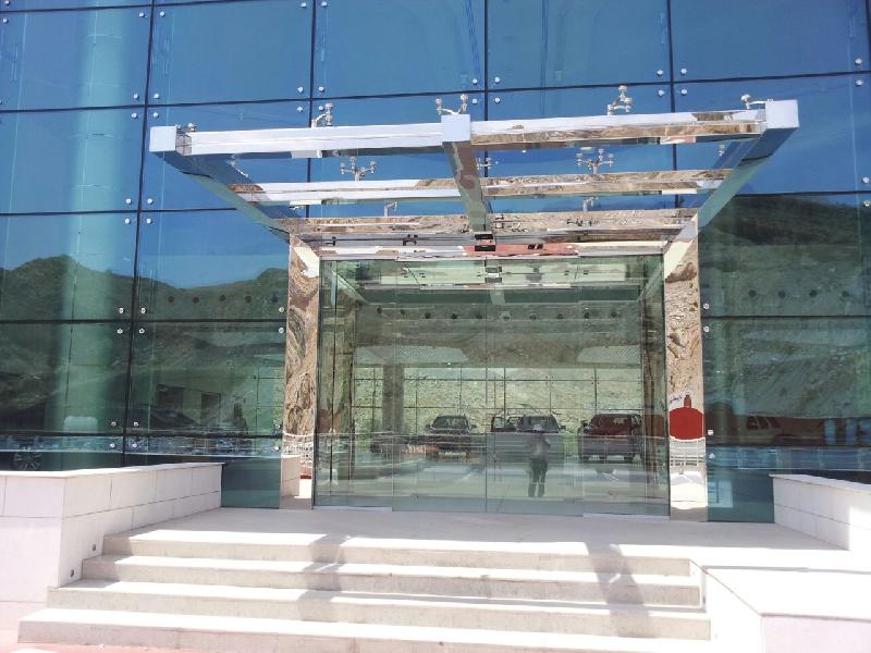 Important Points to Consider When Selecting a Glass Canopy