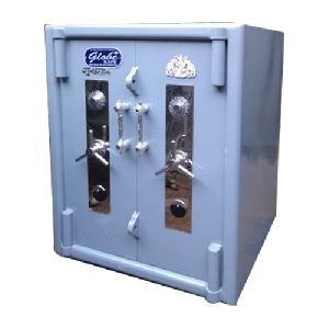 What is the Uniqueness of Adopting a Double Door Locker System?