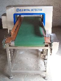 Conveyor Metal Detector for Detecting the Contamination