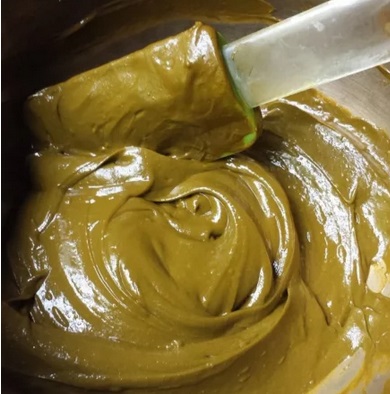 2. Select and Mix Your Henna