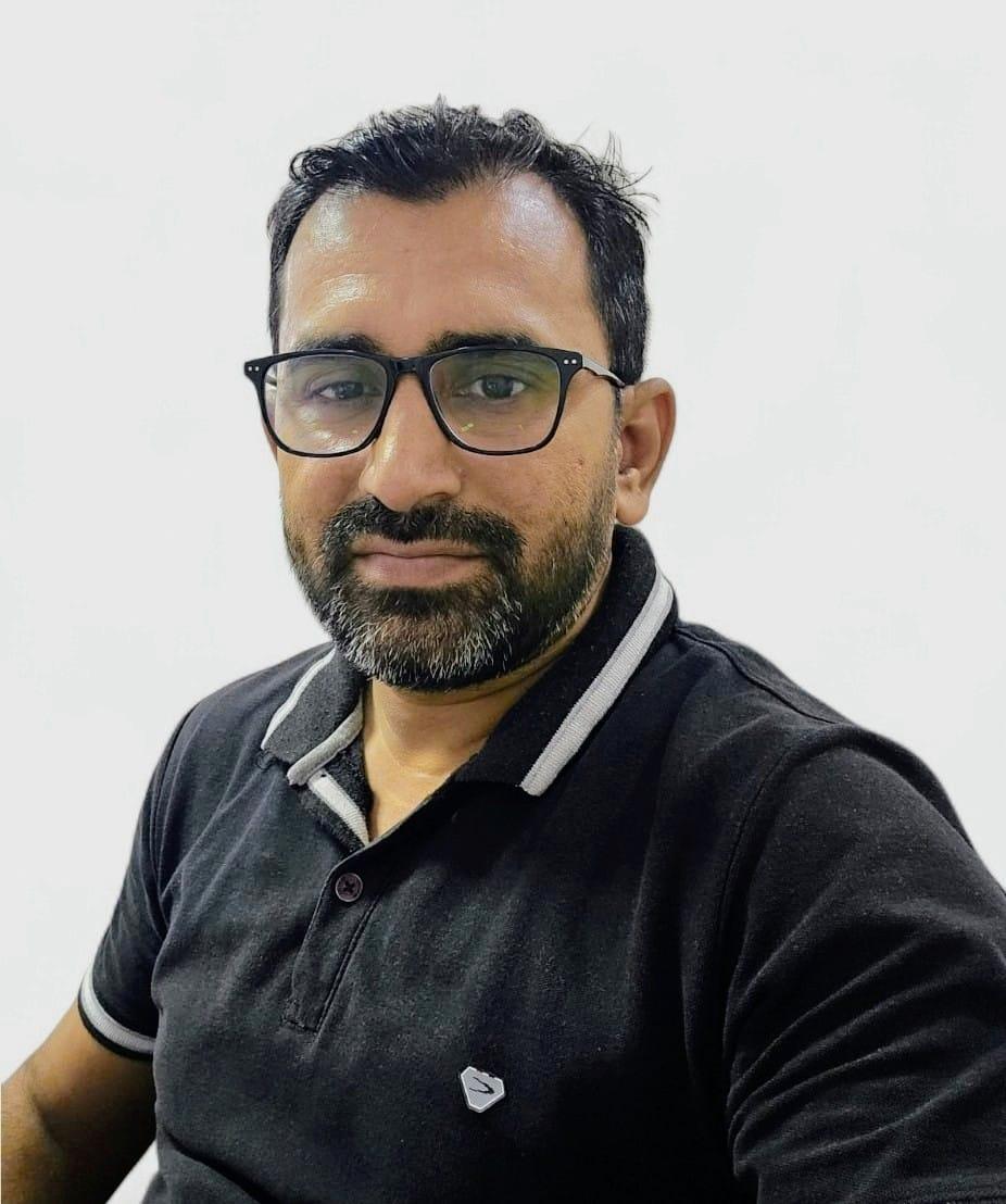 Mr. Naveen Pathak -Founder & Director Mr. Naveen Pathak -Founder & Director