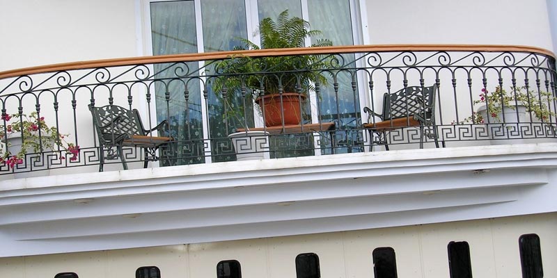 http://catalog.wlimg.com/1/1614594/full-images/balcony-handrail-01-993069.jpg