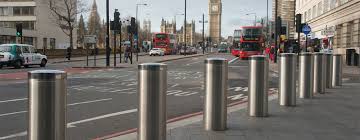 What is the difference between Hydraulic Bollard Barrier and Pneumatic Bollard Barrier?