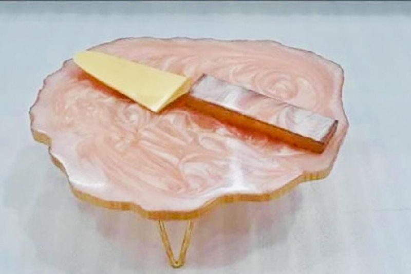 Resin Wooden Table Top & cake stand supplier – Its multiple articles as a home décor item
