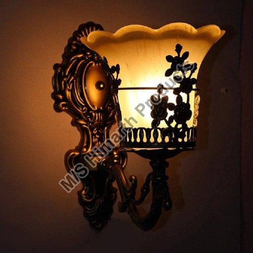 The Role of Vintage Wall Lamps in Historical Interior Design