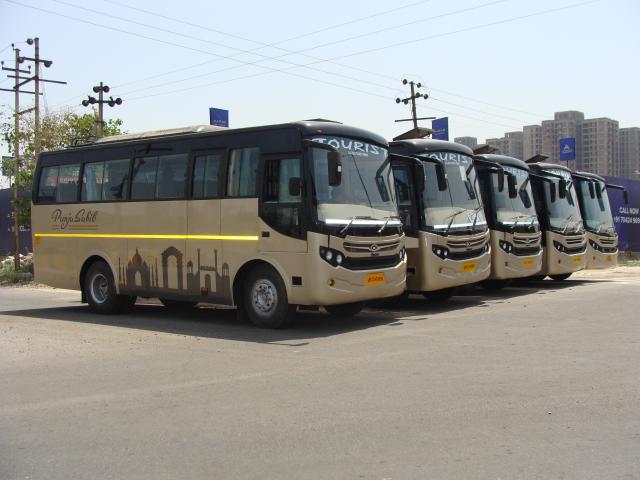 Corporate Pick and Drop Services in Delhi: Get a trustworthy solution for the daily commutes