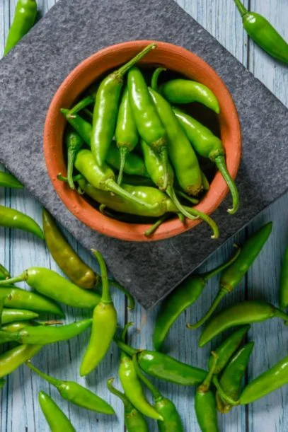 Buy Naturally Grown Chillies from Fresh Green Chilli Suppliers in India
