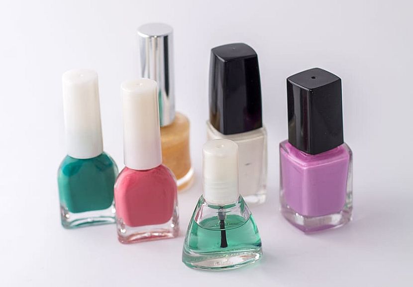Varieties available with Nail Polish Exporters Bhavnagar- Regular vs gel nail polish